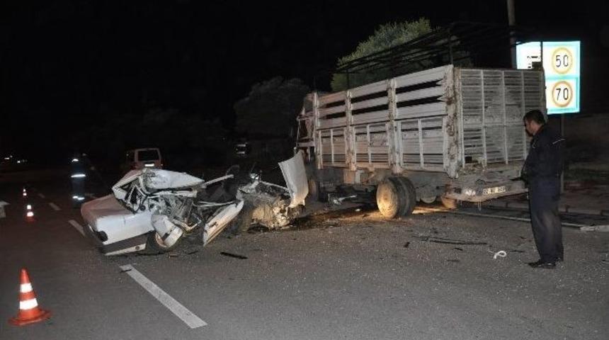 Otomobil Park Halindeki Kamyonete &Ccedil;arptı: 1 Yaralı