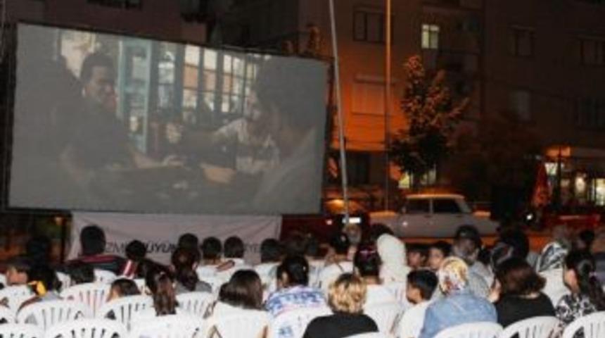 &Ouml;demiş&rsquo;te Yazlık Sinema Nostaljisi