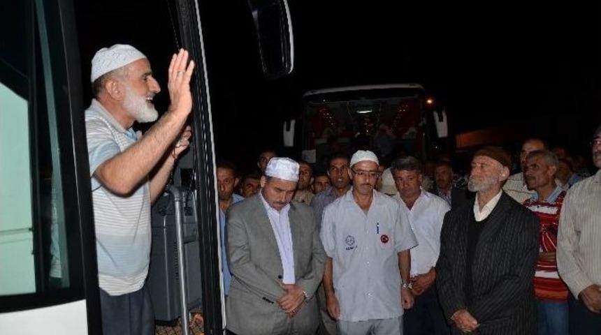 Hacı Adayları Kutssal Topraklara Uğurlandı