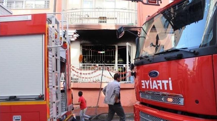 4 Yaşındaki &Ccedil;ocuk &Ccedil;akmakla Oynarken Evi Yaktı