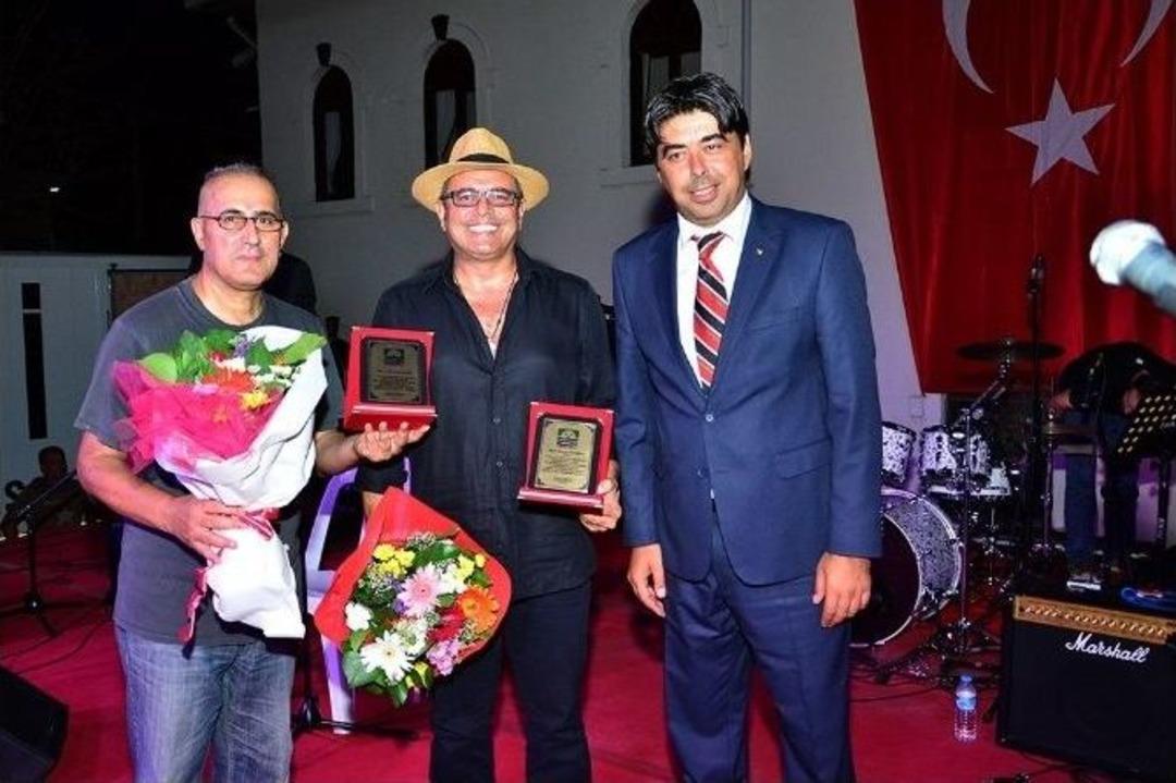 Festival Coşkusunda Binlerce Y&uuml;rek