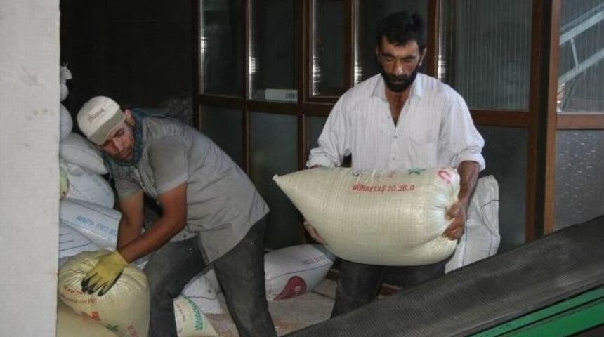 Diyarbakır&rsquo;dan Suriye&rsquo;ye İki Kamyon Gıda G&ouml;nderildi