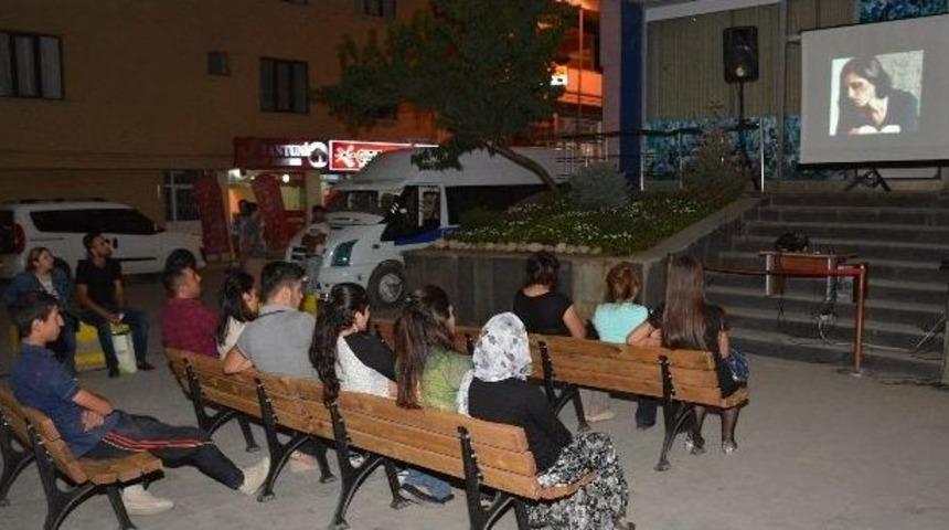 Hakkari&rsquo;de Sinevizyon G&ouml;sterimi