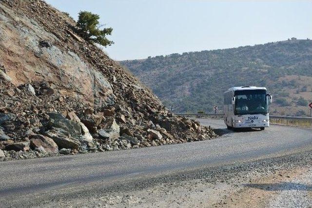 Bu Yol Tehlike Saçıyor