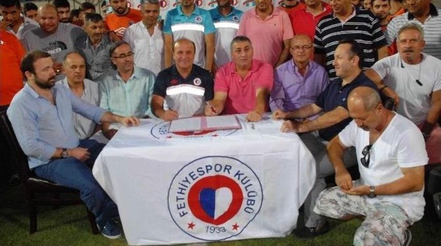 Fethiye&rsquo;de Saha Ortasında İmza T&ouml;reni