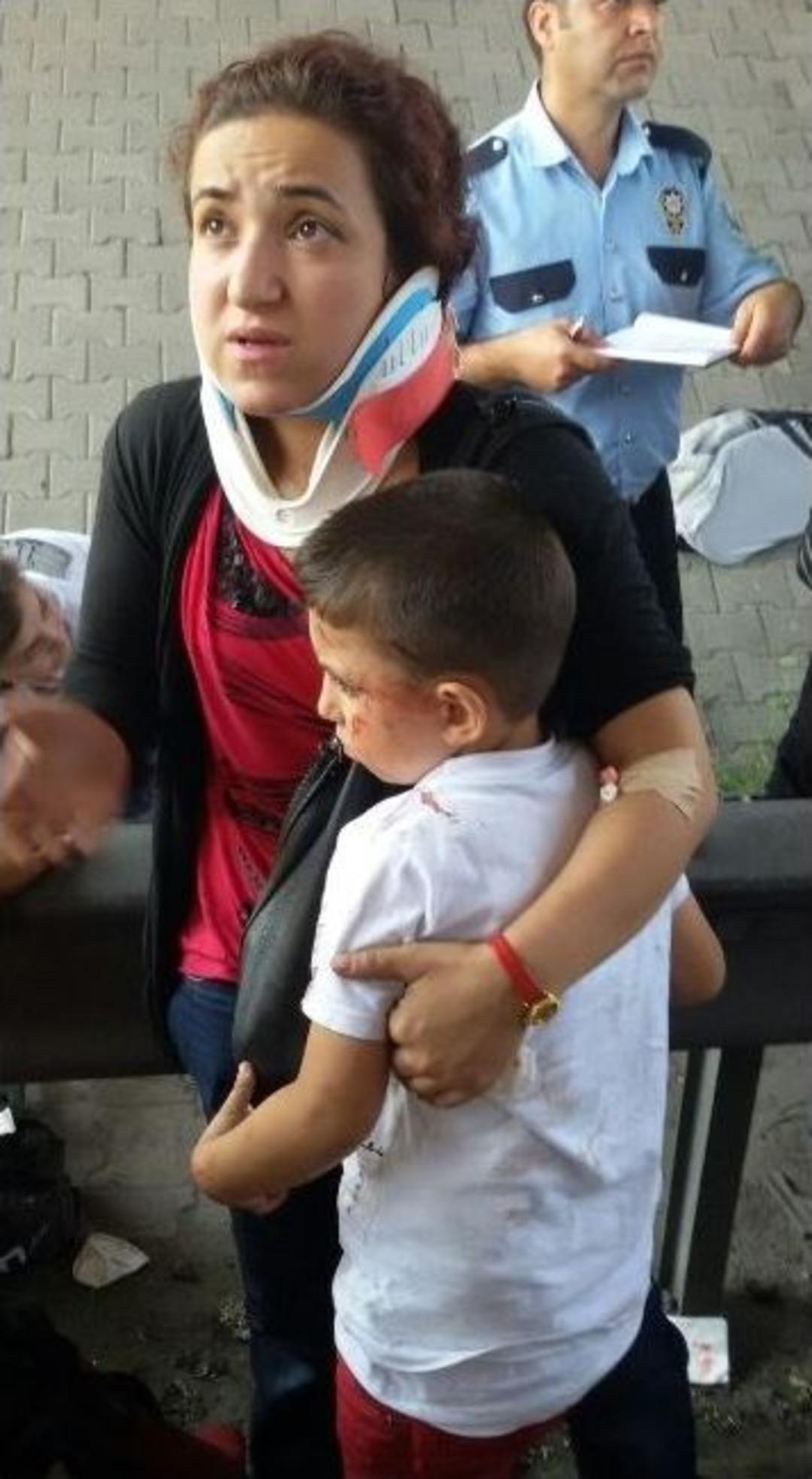 Sakarya&rsquo;da Yolcu Otob&uuml;s&uuml; Şarampole U&ccedil;tu: 25 Yaralı