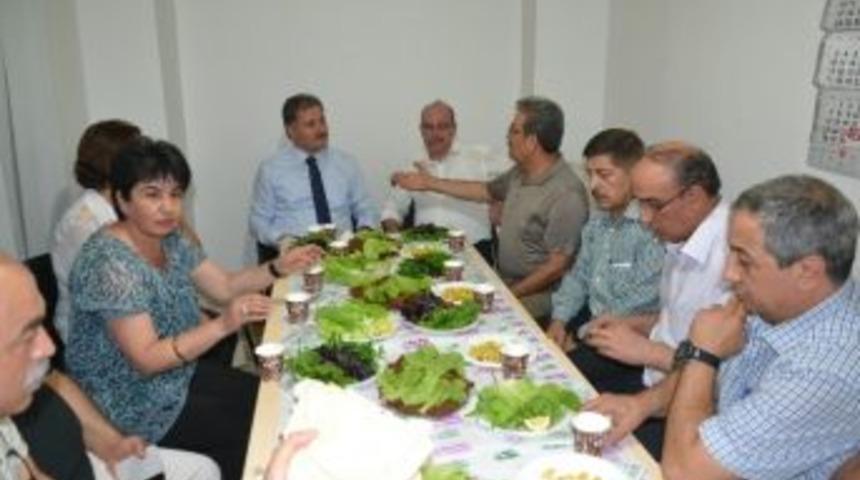 Turan Emeksiz Lisesi 77&rsquo;liler, Başkan Ahmet &Ccedil;akır İle Bir Araya Geldi