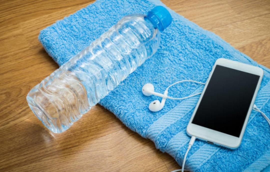 Telefon ve pet şişe kullanarak bakın ne yaptı