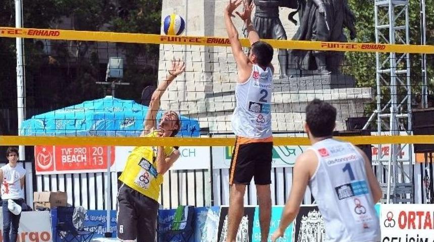 Plaj Voleybolu Şehre İndi