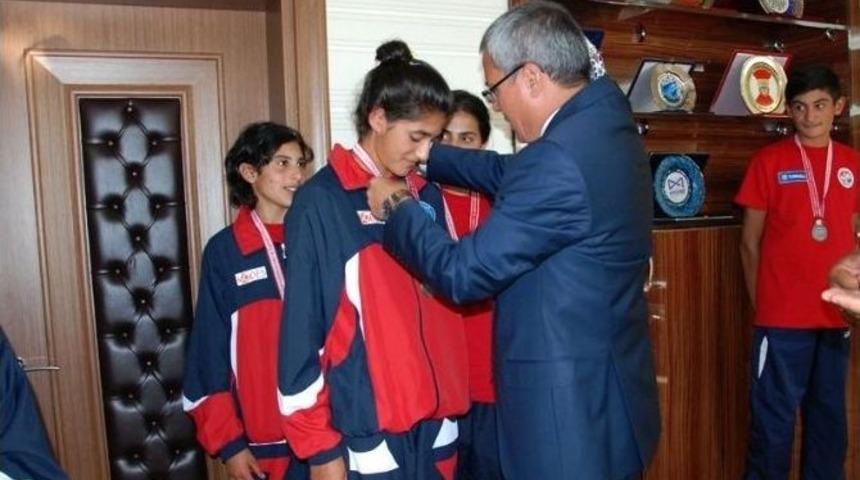 Vali Deniz, Hazırlık Kampına Katılan Sporcuları Kabul Etti