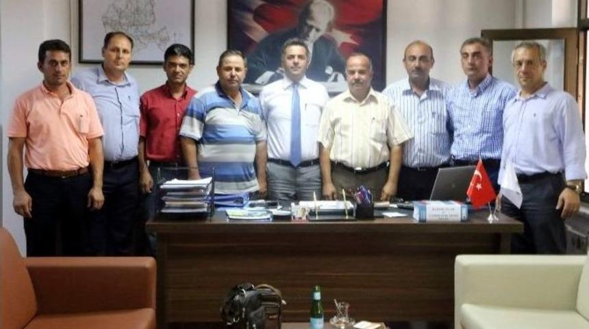 &Ouml;rg&uuml;tlenen Muhtarlardan İlk Ziyaret Başkan &Ouml;zakcan&rsquo;a