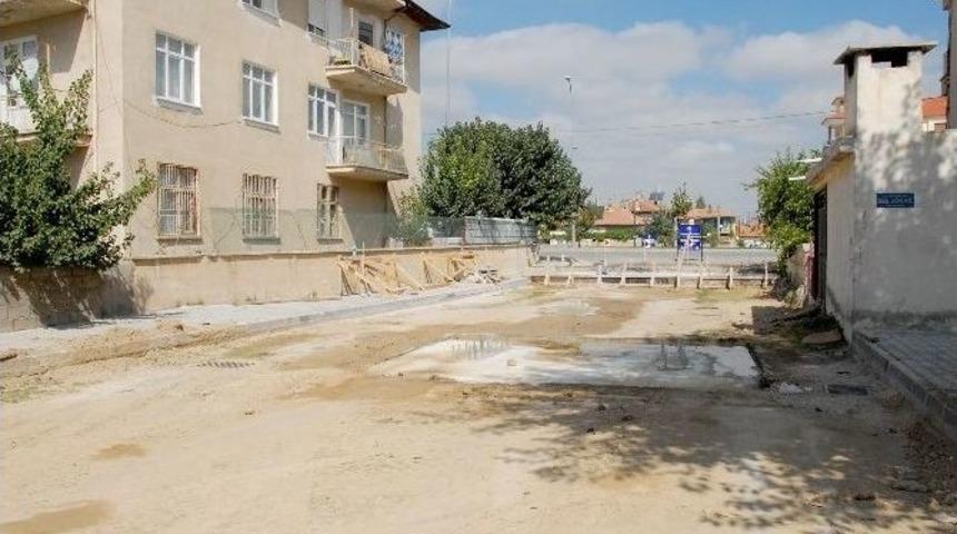 100. Yıl Caddesine Yayalar &Ccedil;in &Uuml;st Ge&ccedil;it Yapılıyor