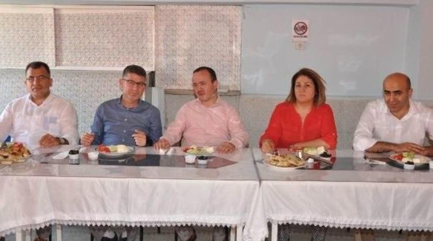 Ak Parti Y&ouml;netiminden &Ccedil;ukurova Erkek &Ouml;ğrenci Yurdu&rsquo;na Ziyaret