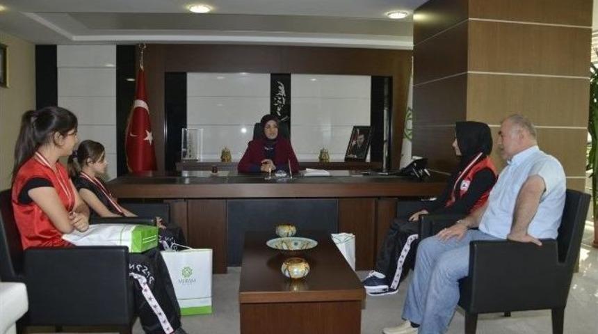 Başarılı Sporculardan Başkan Toru&rsquo;ya Ziyaret