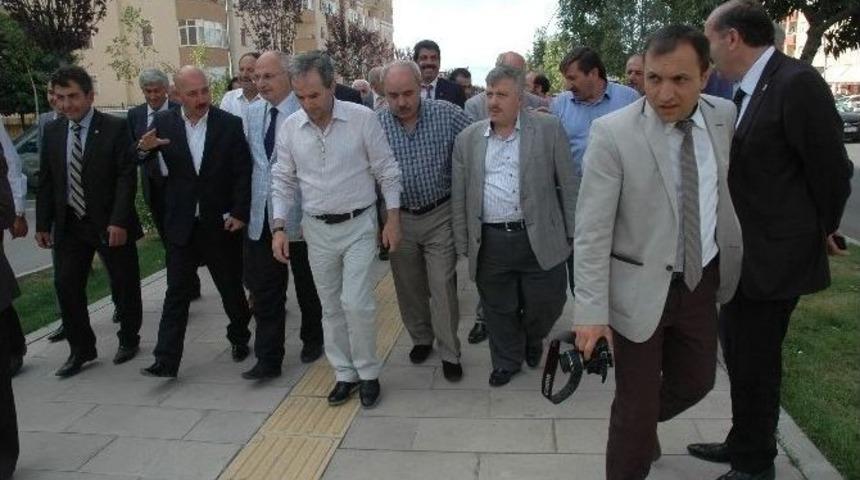 İl Genel Meclisi &Uuml;yeleri B&uuml;y&uuml;kşehir Belediyesinin Hizmetlerini İnceledi