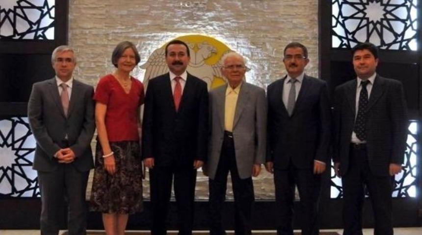 Y&uuml;zyılın Bilim İnsanından Rekt&ouml;r G&ouml;kbel&rsquo;e Ziyaret