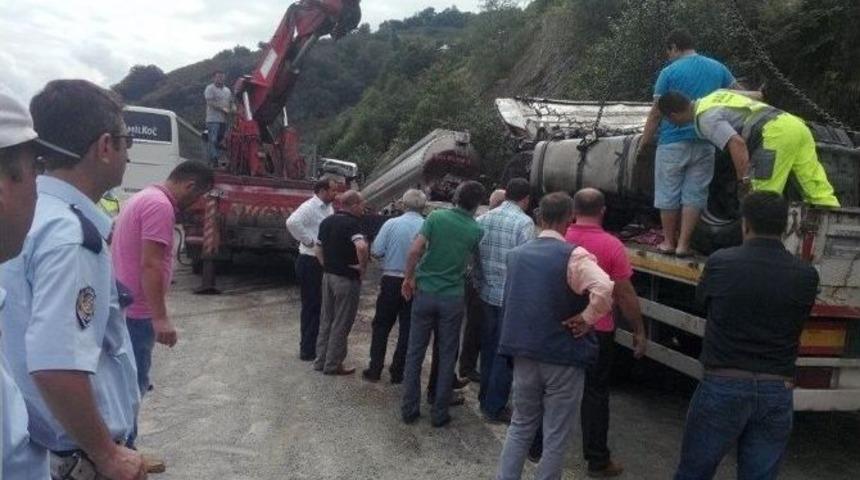 Giresun&rsquo;da Trafik Kazası: 1 &Ouml;l&uuml;, 1 Yaralı