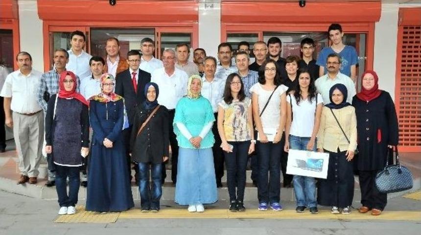 Akşehir Belediyesi Başarılı &Ouml;ğrencileri &Ouml;d&uuml;llendirdi
