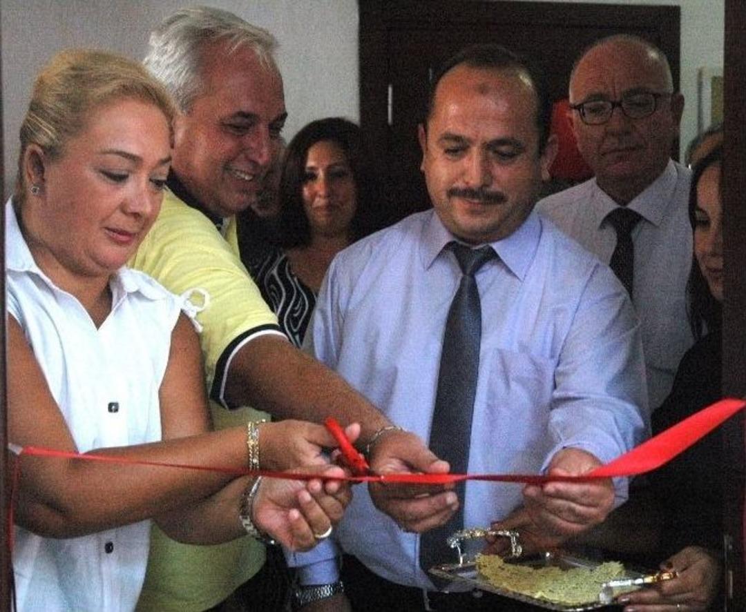 Şenses&rsquo;in Kızı Babasının Adını Taşıyan Laboratuvarı G&ouml;zyaşları İ&ccedil;inde A&ccedil;tı