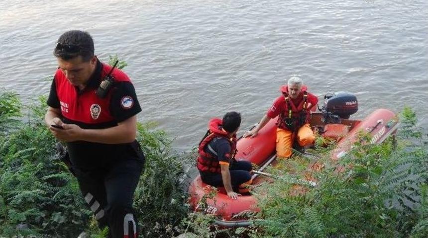 Nehirde Kaybolan Genci Arama &Ccedil;alışmaları S&uuml;r&uuml;yor
