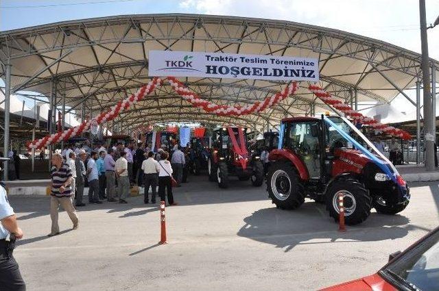 Uşaklı Çiftçilere Tkdk Tarafından 146 Traktör Teslim Edildi