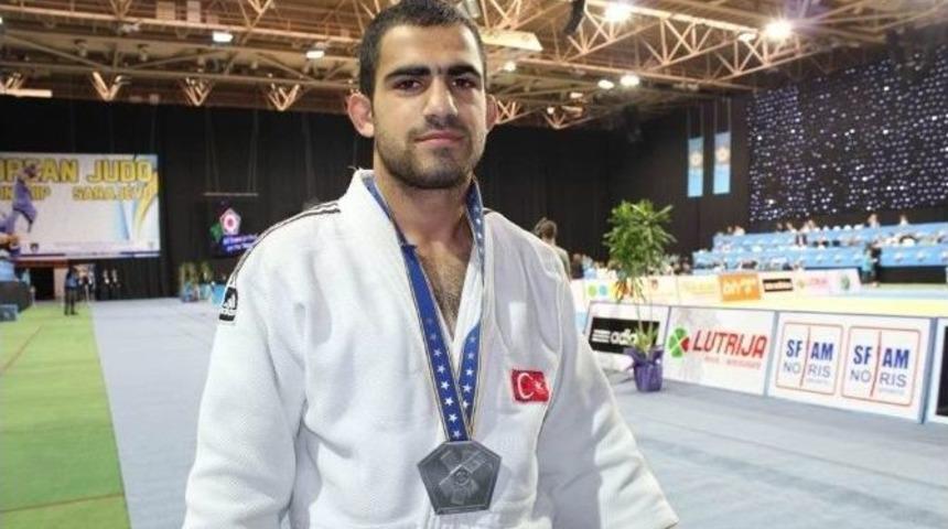 Ahmet Şahin’den Grand Prıx Gümüşü