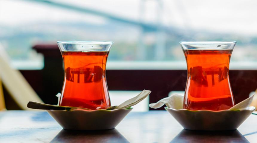 &Ccedil;ayın ve kahvenin yanını boş bırakın!