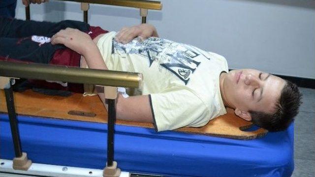 Uyurgezer Genç Balkondan Düştü Burnu Bile Kanamadı