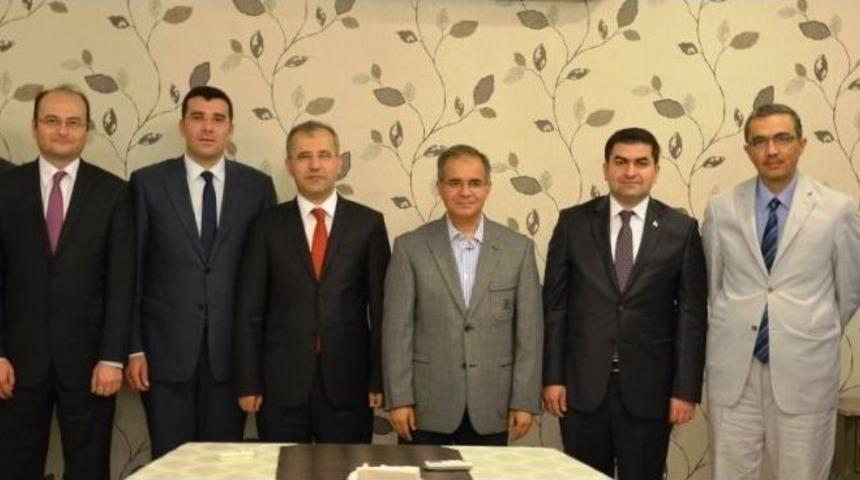 Vali Yardımcısı Ve Kaymakamlara Veda Yemeği