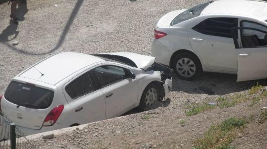 Diyarbakır&rsquo;da Trafik Kazası: 2 Yaralı