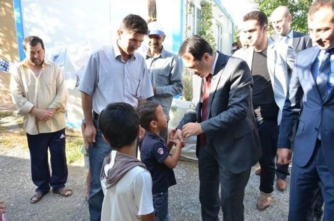 Vali Akdemir Afgan M&uuml;ltecileri Ziyaret Etti