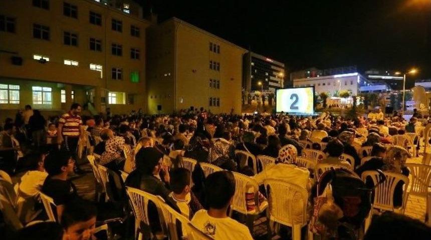 Başakşehir&rsquo;de Patlamış Mısır Ve Gazozlu Sinema Nostaljisi