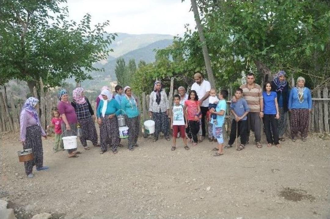 (&ouml;zel Haber) K&ouml;yl&uuml; Kadınların &Ccedil;eşme Başında Su N&ouml;beti