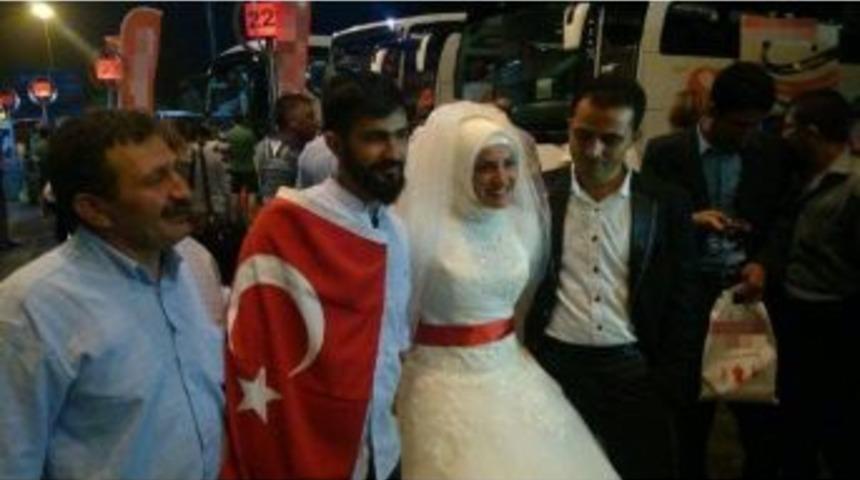 &Ouml;nce D&uuml;ğ&uuml;nlerini Yaptılar, Ardından Asker Uğurladılar