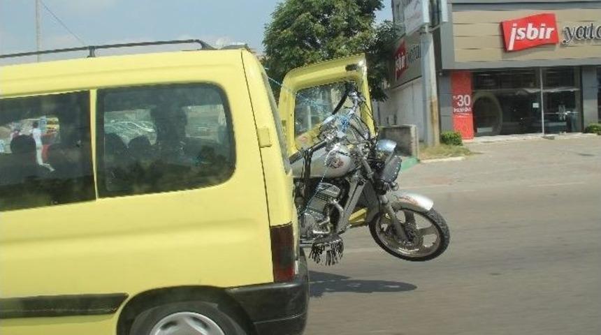 Motosikleti Aracına Sığmayınca...