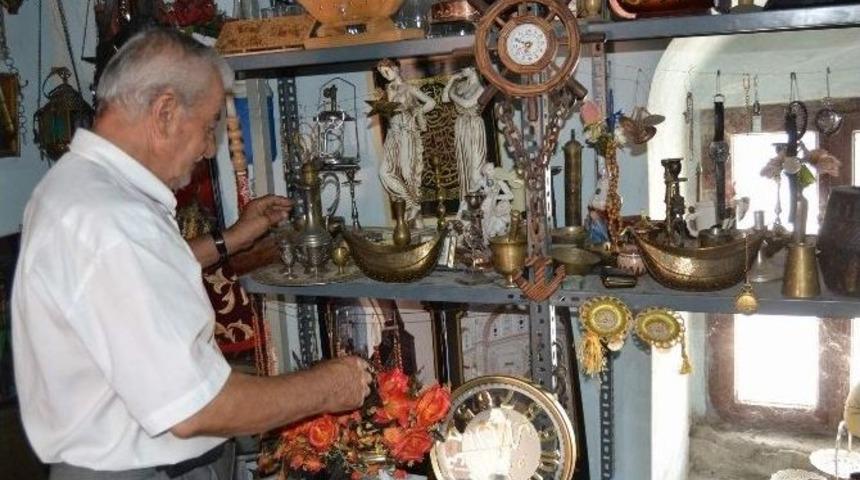 Hobi Olarak Başladı Antikacılık, 64 Yıllık Mesleği Oldu