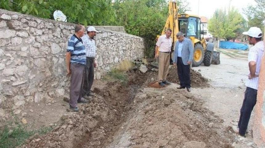 Okul Bah&ccedil;esinde Kanalizasyon &Ccedil;alışması