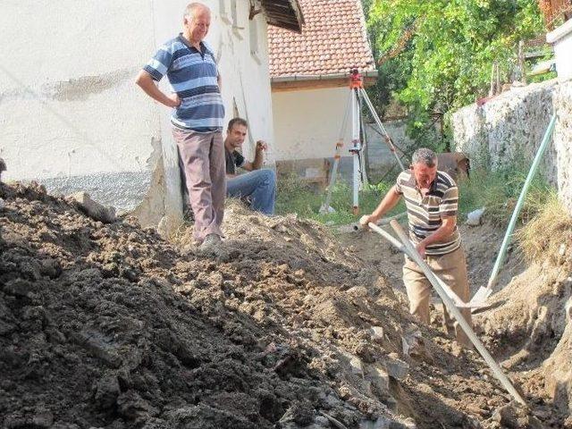 Okul Bahçesinde Kanalizasyon Çalışması