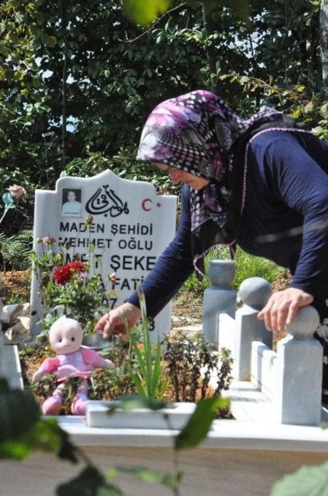 (&ouml;zel Haber) Grizu Da &Ouml;len Oğlunun Mezarı İ&ccedil;in Evini Taşıdı