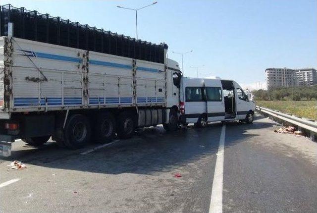 Hatay’da Zincirleme Trafik Kazası: 20 Yaralı