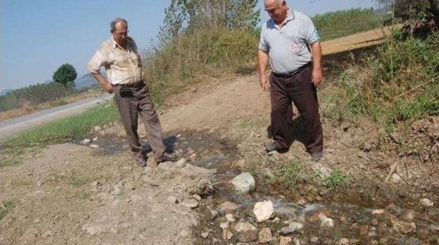 Yıkık Kanaletlerden Sular Boşa Akıyor