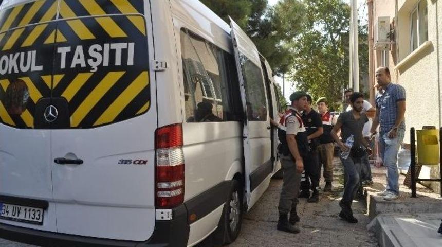 Okul Taşıtından 30 M&uuml;lteci &Ccedil;ıktı