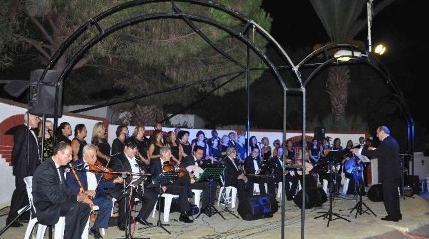 Sanat Güneş Zeki Müren Kuşadası’nda Anıldı