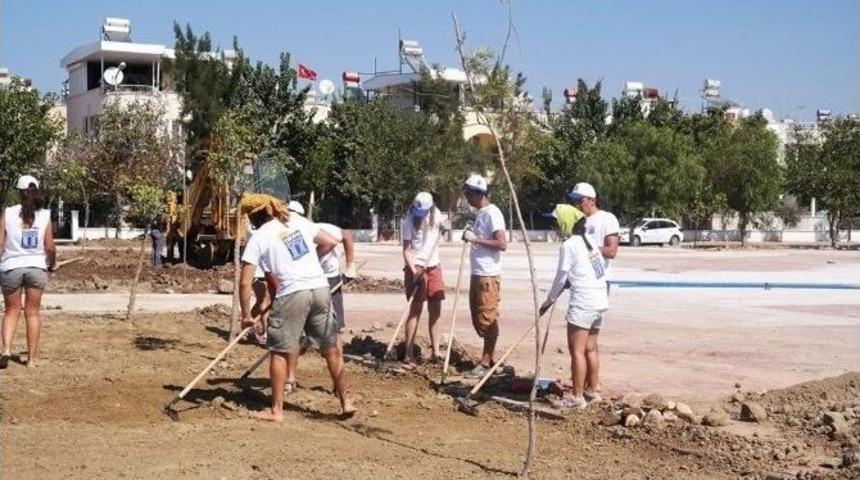 Gönüllü Yabancı Öğrenciler Didim İçin Çalışıyor