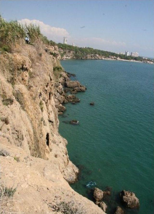 Ara&ccedil;la Falezlerden Denize U&ccedil;tu 1