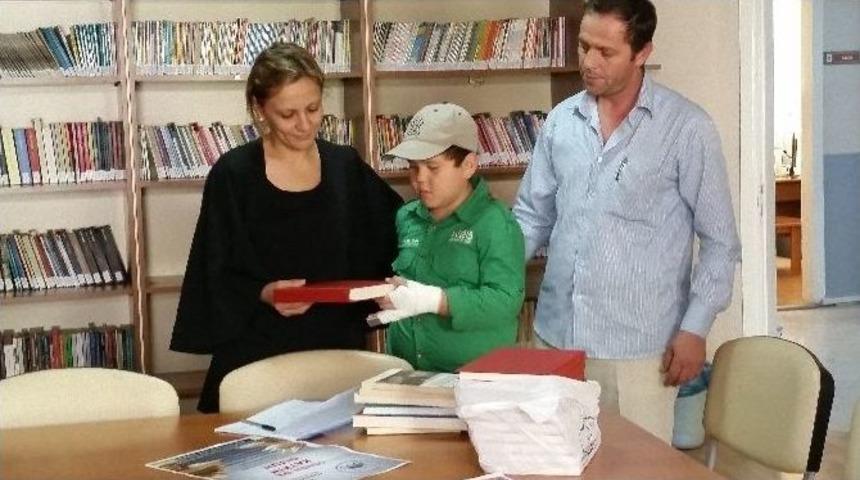 Adapazarı Belediyesi Tarafından &rsquo;&rsquo;k&uuml;t&uuml;phaneme Seninde Katkın Olsun&rsquo;&rsquo; Kampanyası Başlatıldı