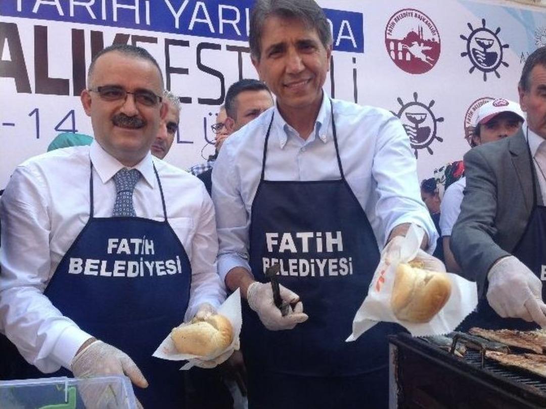 Kumkapı&rsquo;da 12 Bin Kişi Balık Ekmek Yedi