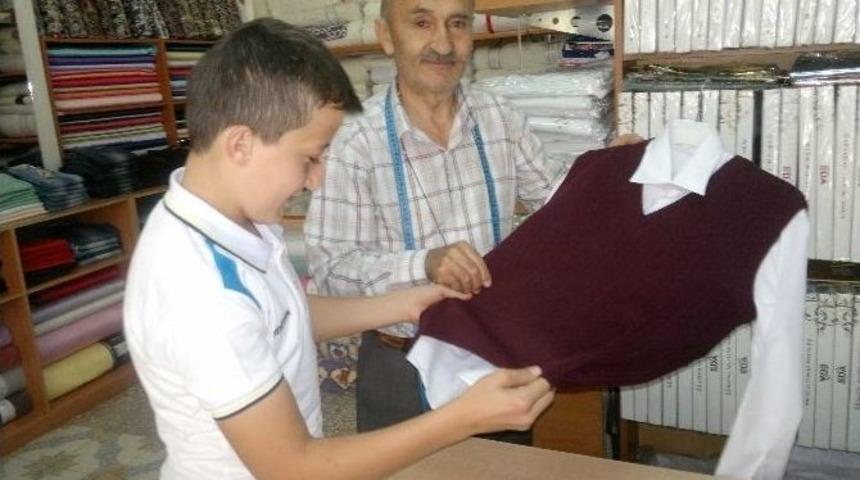 &Ouml;ğrencilerin Okul Kıyafeti Telaşı