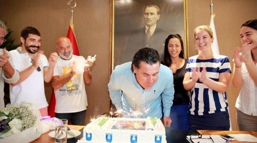 Başkan Kocadon&rsquo;a Personelinden S&uuml;rpriz Doğum G&uuml;n&uuml;