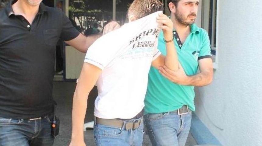 16 Yaşında 107 Sabıkalı Hırsızı D&uuml;ş&uuml;rd&uuml;ğ&uuml; &Ccedil;orap Yakalattı